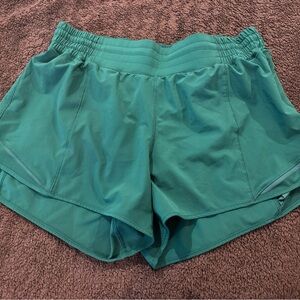 Lululemon Everglade green HR 4” Hotty Hot shorts size 12